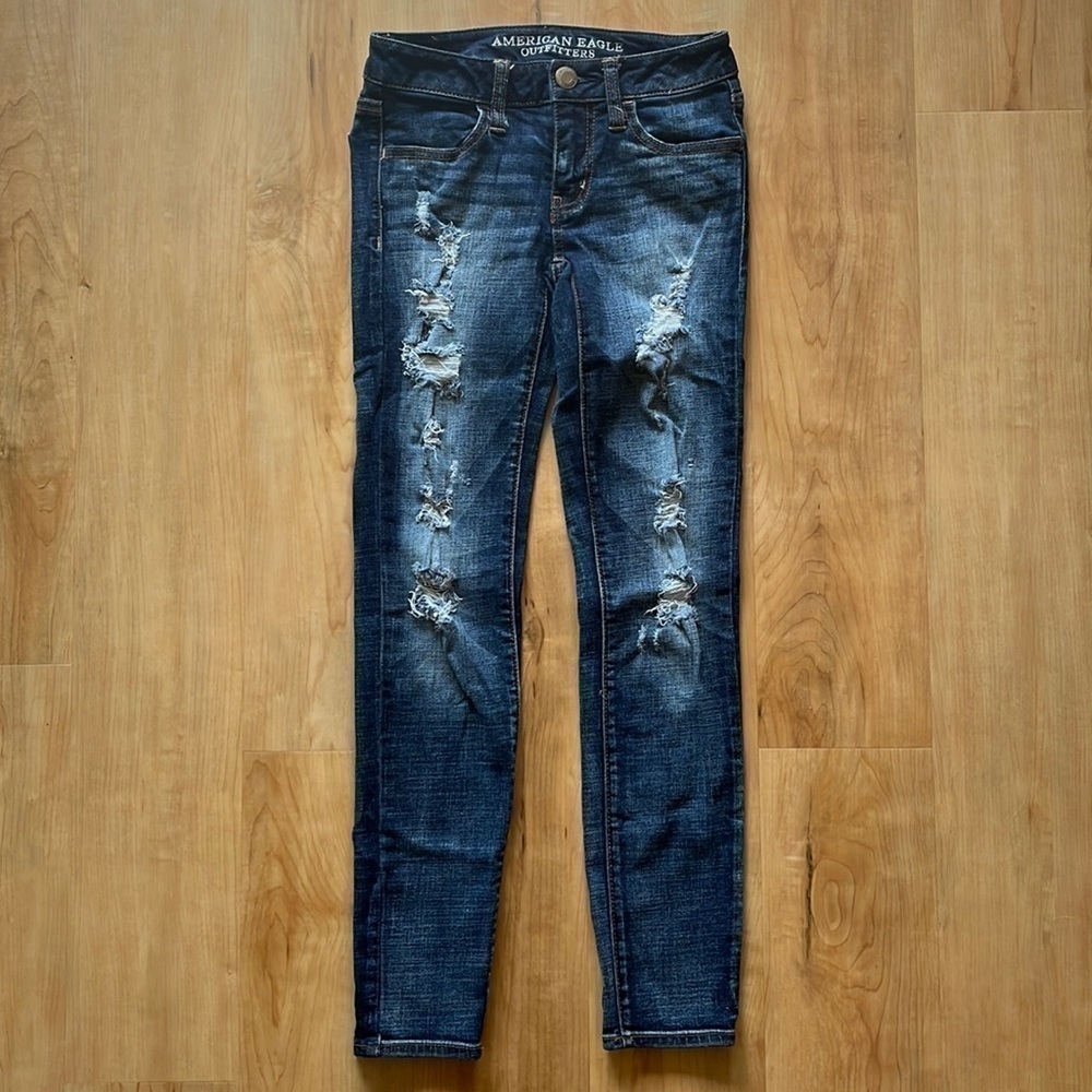 American Eagle Outfitters Distressed Jegging Super Stretch Jeans